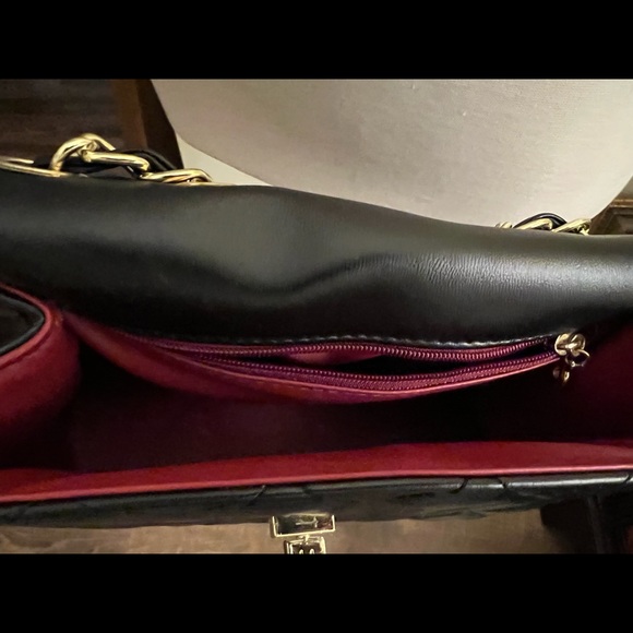 Black puffed crossbody with chain. - Picture 6 of 7